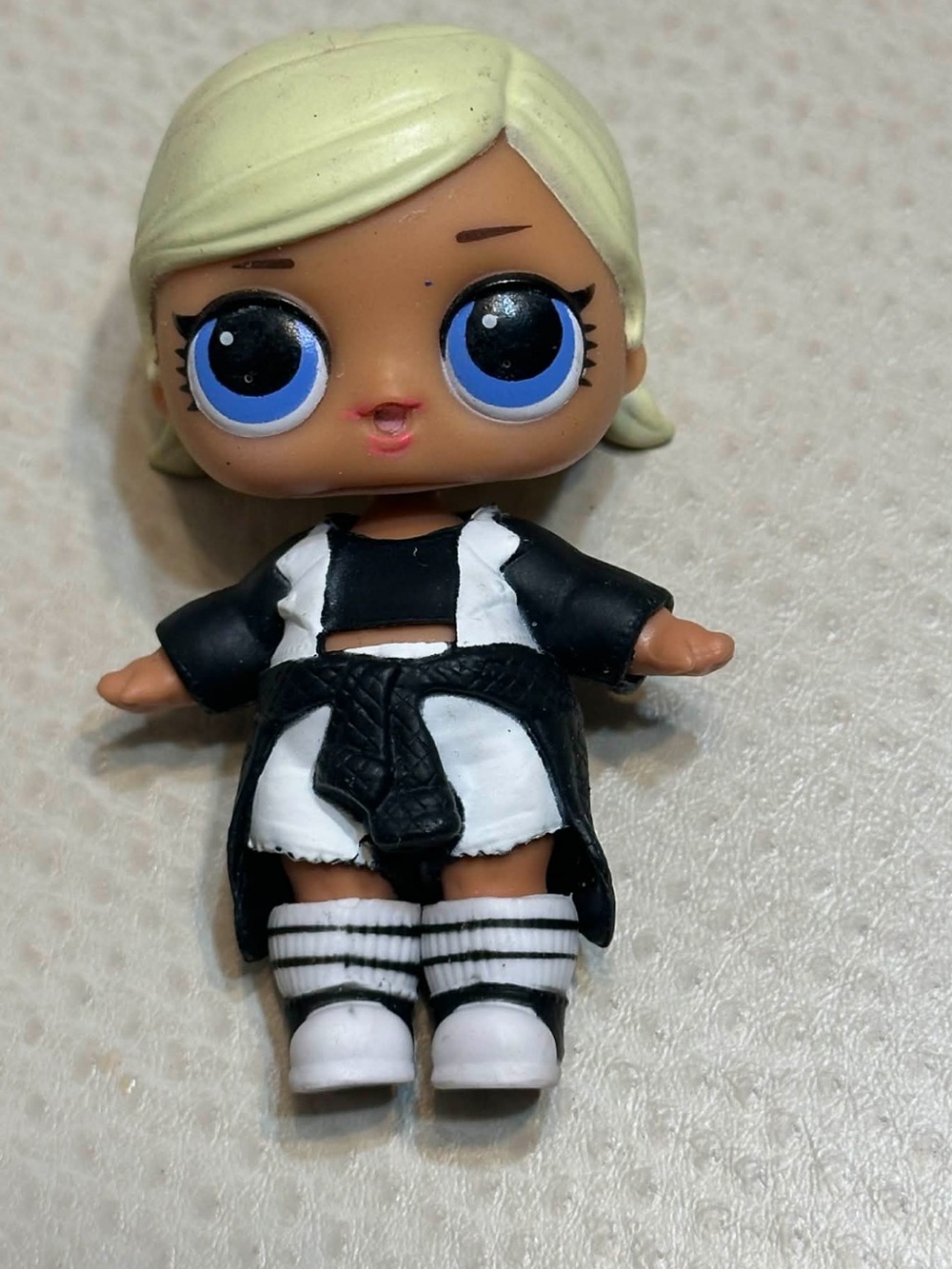 L.O.L. Surprise mini dolls lot - 5 girls + 2 pets - Picture 4 of 8